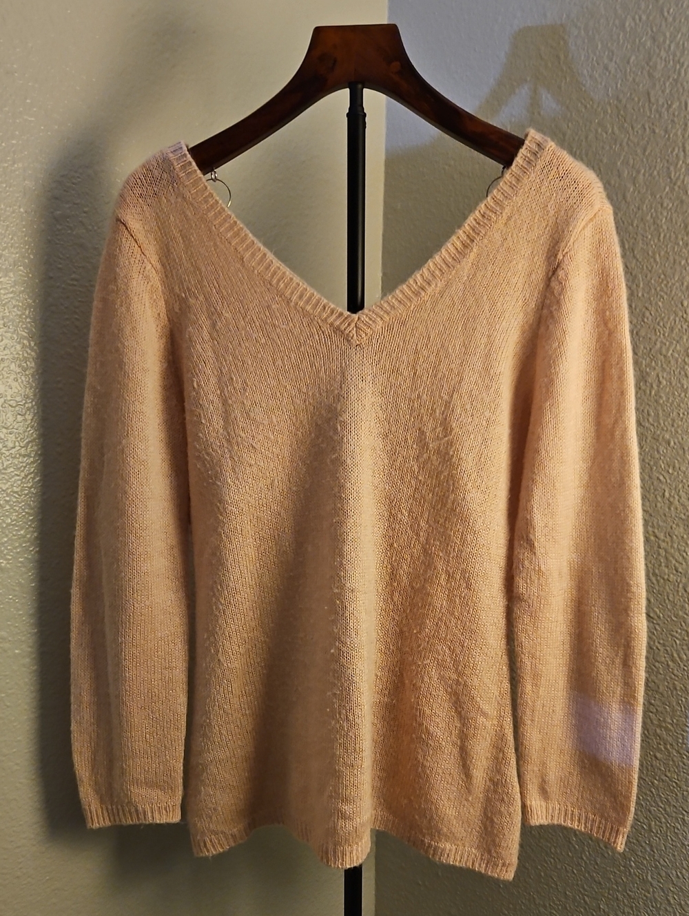 VENUS Peach Fuzzy Textured V-Neck Knit Sweater Size M